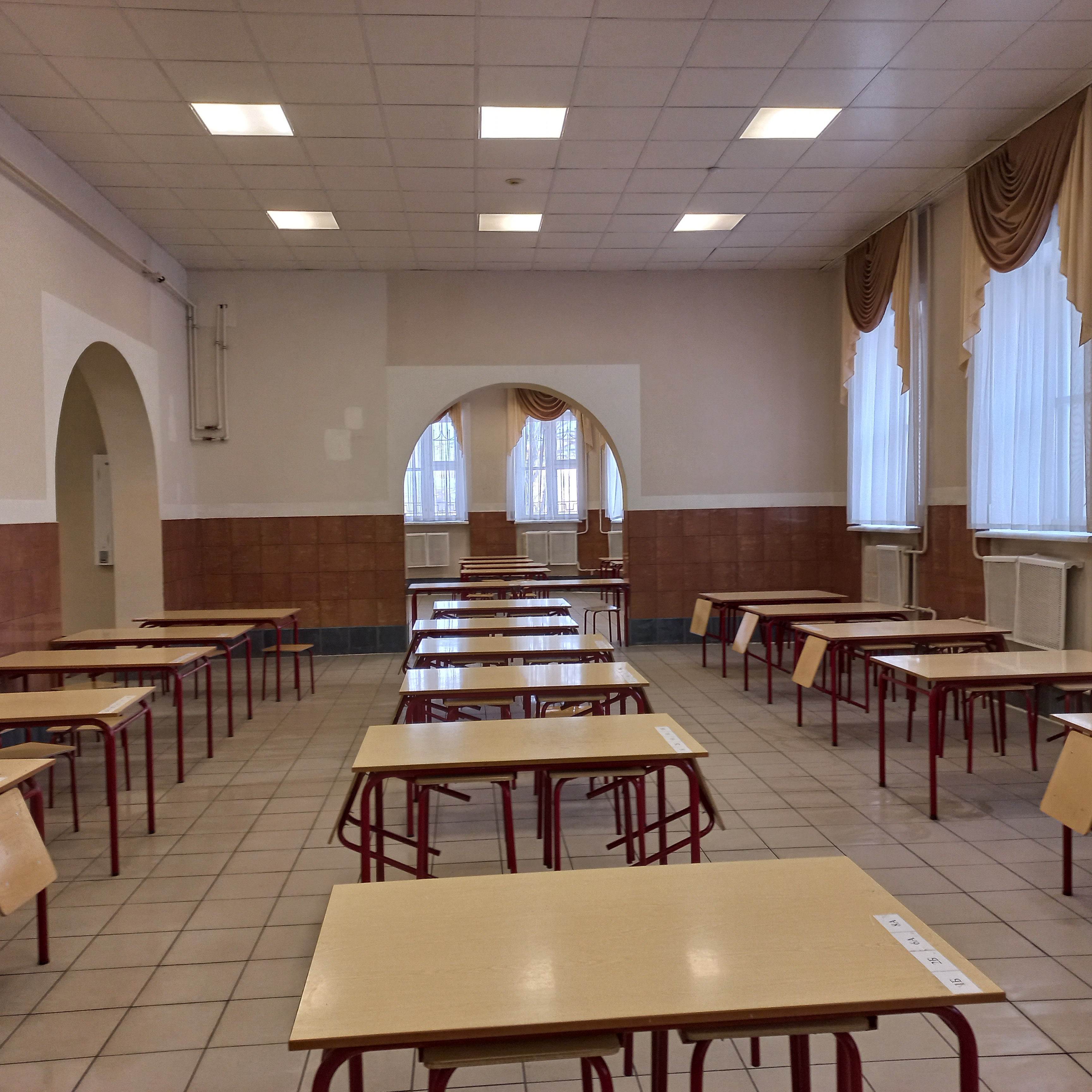 Зал столовой школы №1